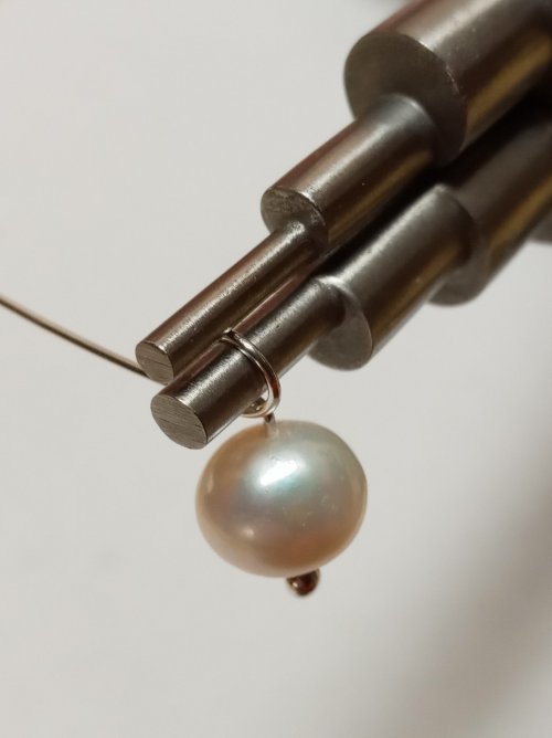 Judy Larson's Mobius Pearl Drop Earrings - , Contemporary Wire Jewelry, Butane Torch, Soldering, Solder, Make the wire loop 